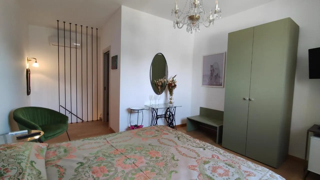 Suite Vittorio Veneto Avola 0*,